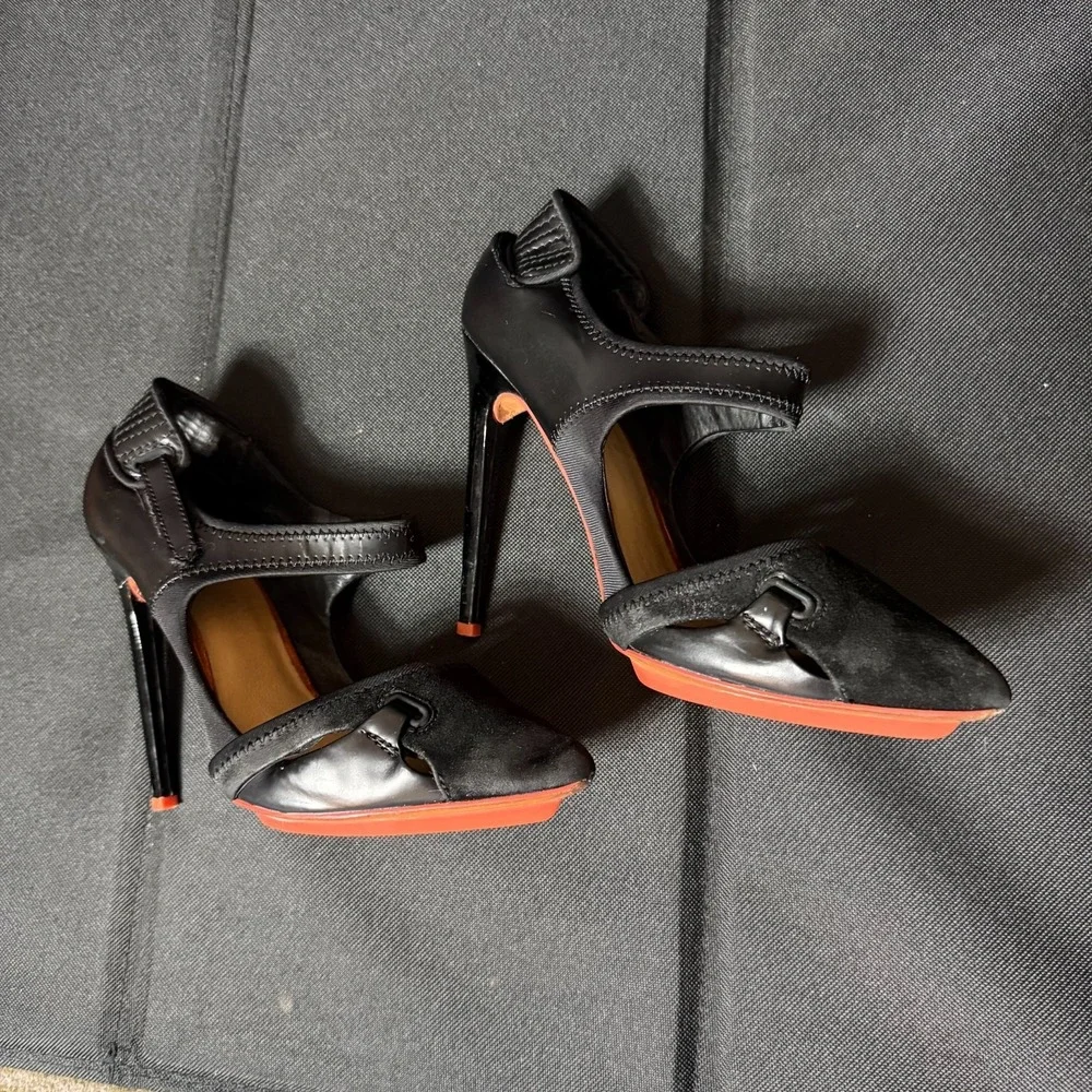 L.A.M.B. Black Leather Suede Ankle Strap Stiletto Heels‎ Womens 5.5M